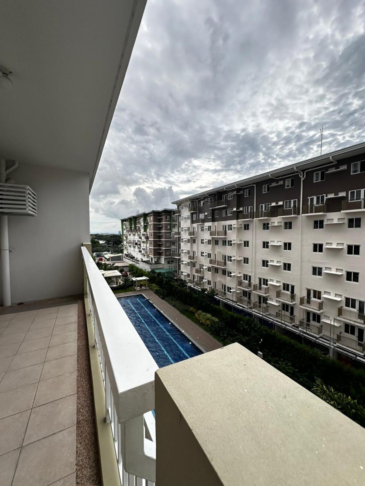 2 Bedroom Condo Unit Near Sm Bf & Naia At The Atherton By Dmci With 2 Balcony Paranaque City エクステリア 写真