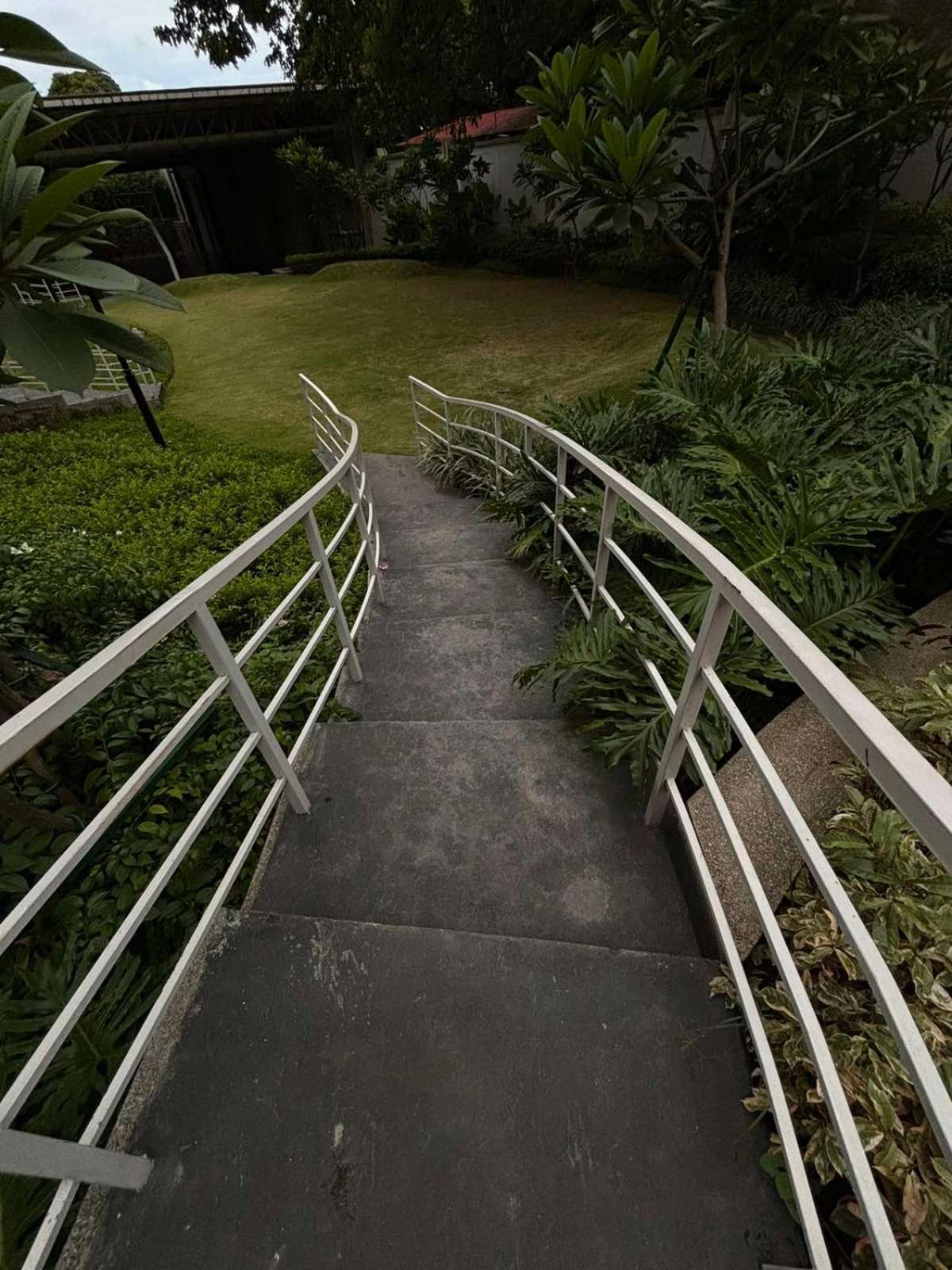 2 Bedroom Condo Unit Near Sm Bf & Naia At The Atherton By Dmci With 2 Balcony Paranaque City エクステリア 写真