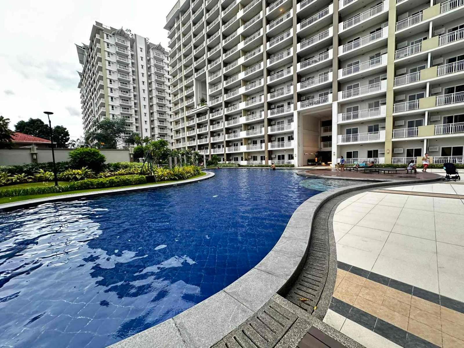2 Bedroom Condo Unit Near Sm Bf & Naia At The Atherton By Dmci With 2 Balcony Paranaque City エクステリア 写真