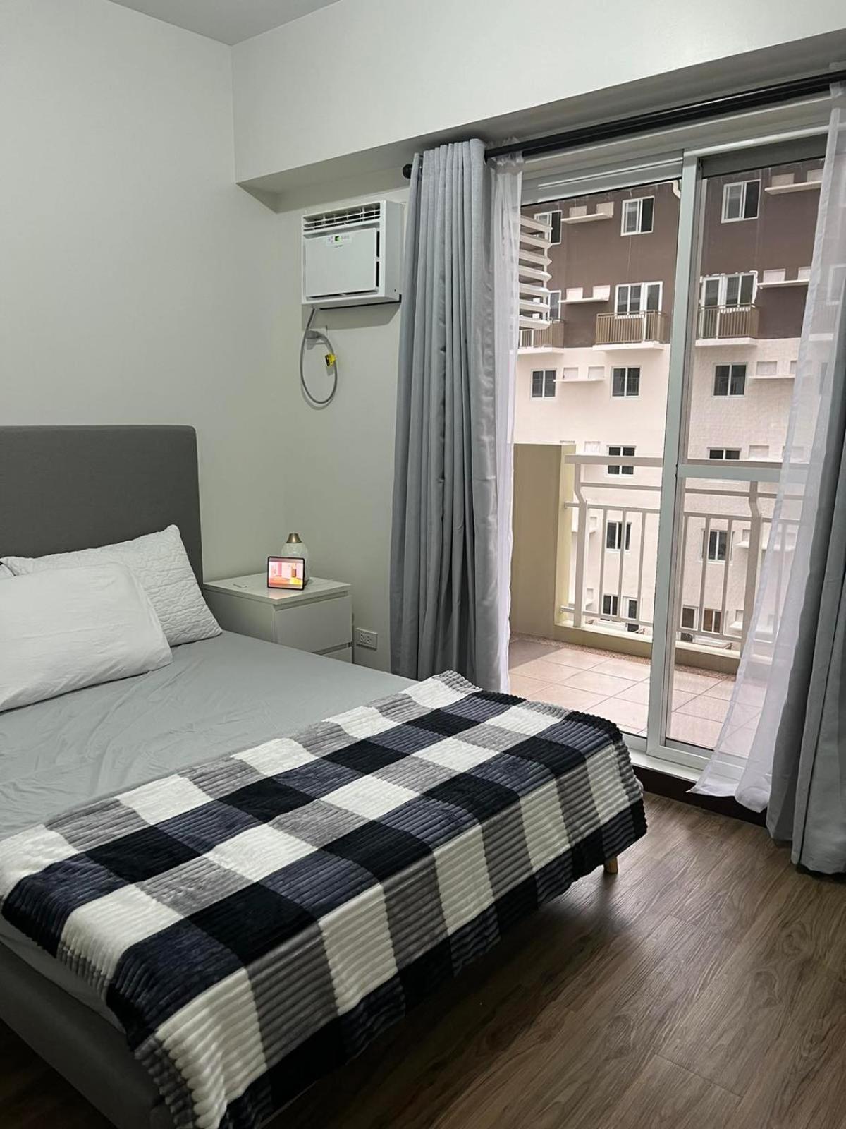 2 Bedroom Condo Unit Near Sm Bf & Naia At The Atherton By Dmci With 2 Balcony Paranaque City エクステリア 写真
