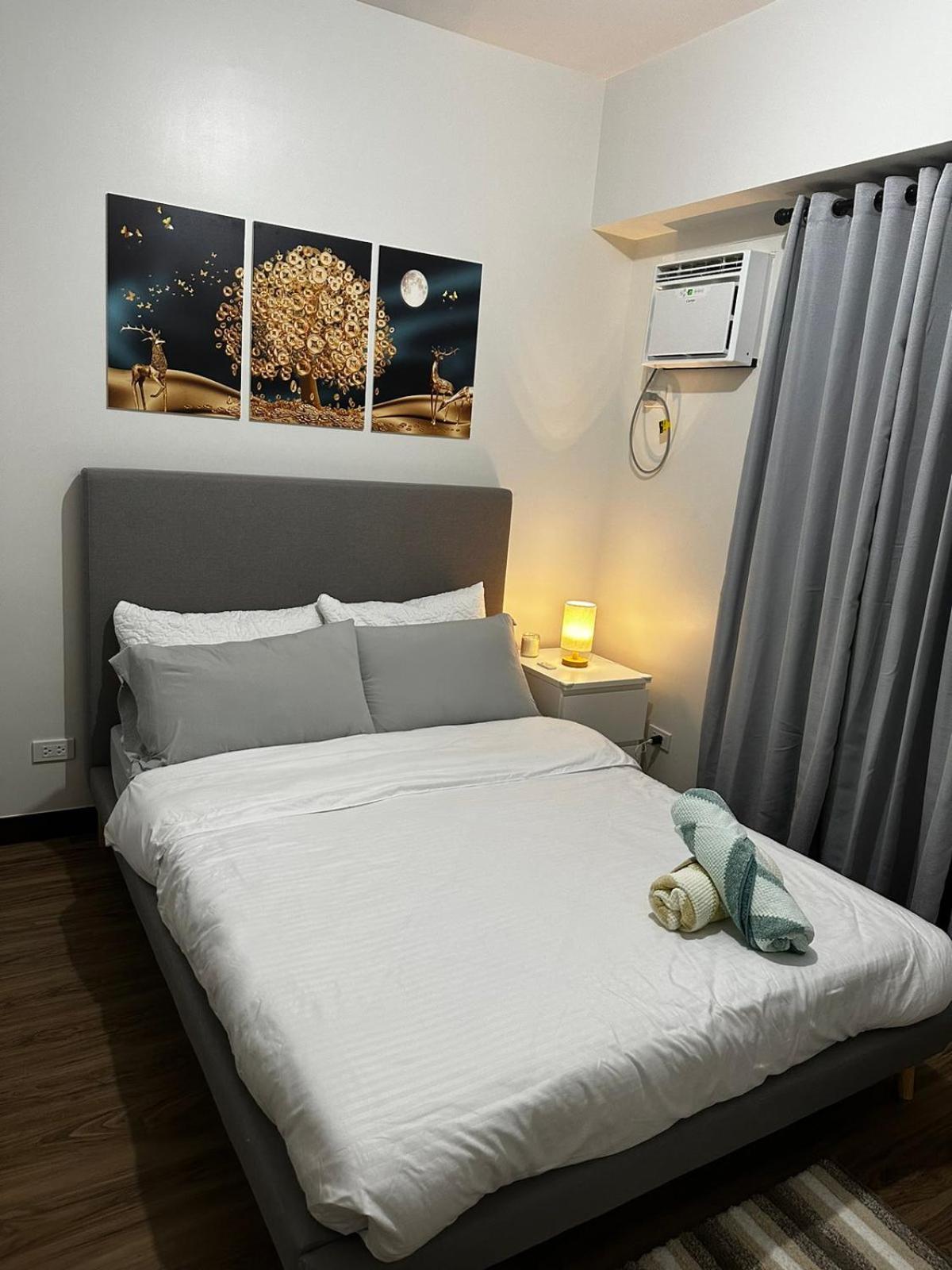 2 Bedroom Condo Unit Near Sm Bf & Naia At The Atherton By Dmci With 2 Balcony Paranaque City エクステリア 写真