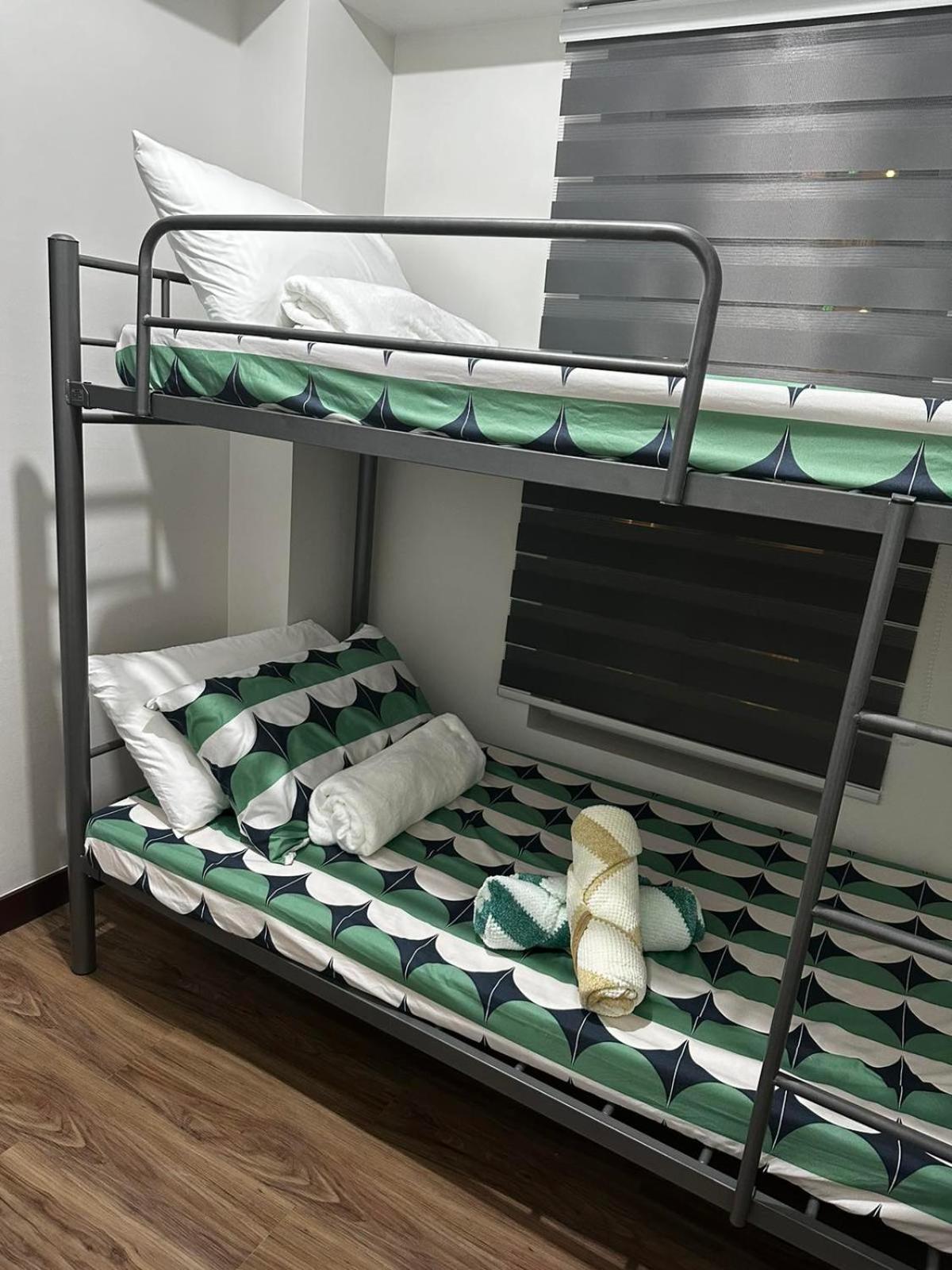 2 Bedroom Condo Unit Near Sm Bf & Naia At The Atherton By Dmci With 2 Balcony Paranaque City エクステリア 写真