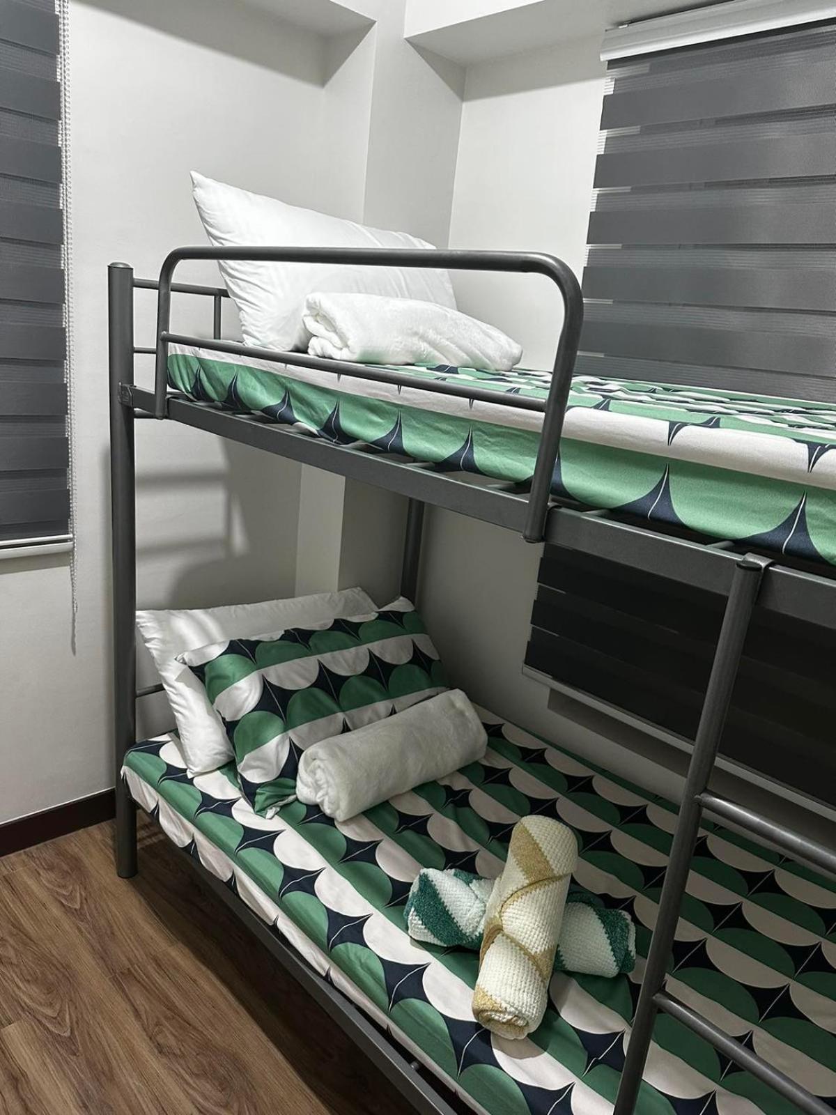 2 Bedroom Condo Unit Near Sm Bf & Naia At The Atherton By Dmci With 2 Balcony Paranaque City エクステリア 写真