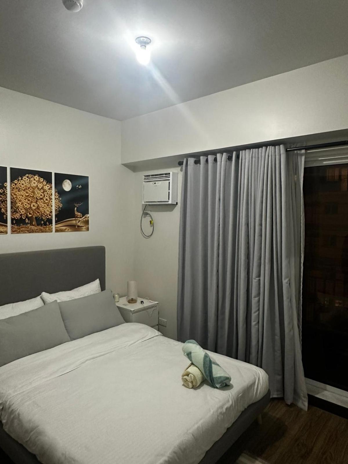2 Bedroom Condo Unit Near Sm Bf & Naia At The Atherton By Dmci With 2 Balcony Paranaque City エクステリア 写真